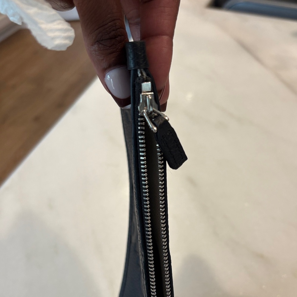 Gucci Black Logo Wristlet - Picture 3 of 3